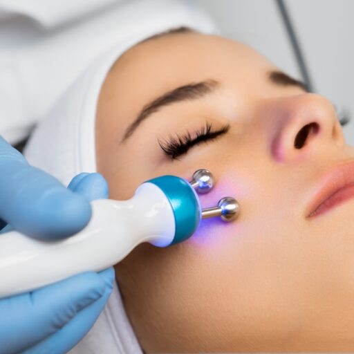 Specialist,In,Rubber,Gloves,Uses,Microcurrent,Massage,Device,On,Female