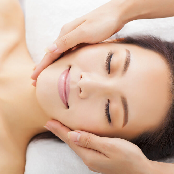 Massage,Of,Face,For,Woman,In,Spa,Salon